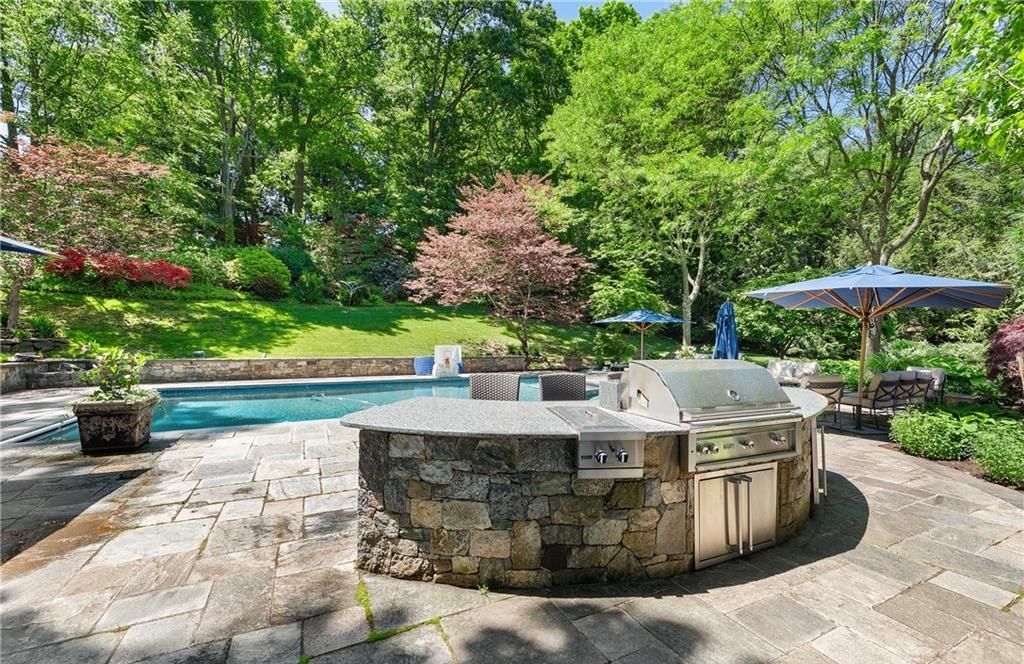 Hamptons Style Estate on Over 2 Lush Acres in New York Listed for 3.7 Million 27