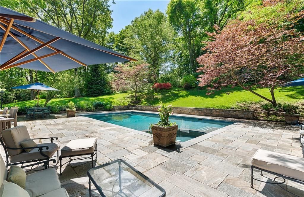 Hamptons Style Estate on Over 2 Lush Acres in New York Listed for 3.7 Million 28