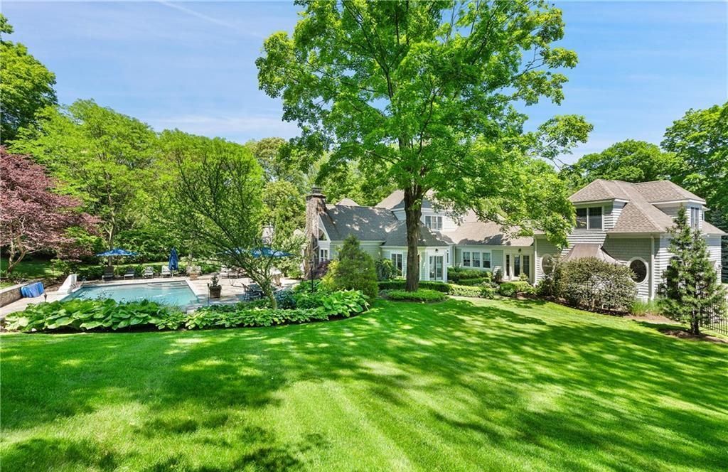 Hamptons Style Estate on Over 2 Lush Acres in New York Listed for 3.7 Million 29