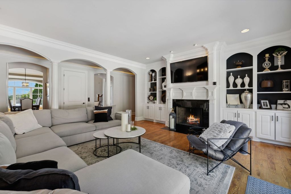 Luxurious Tennessee Home on Private Wooded Acre Lot Listed for 3.9 Million 16