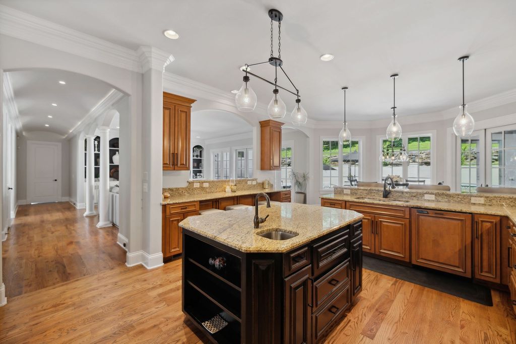 Luxurious Tennessee Home on Private Wooded Acre Lot Listed for 3.9 Million 18