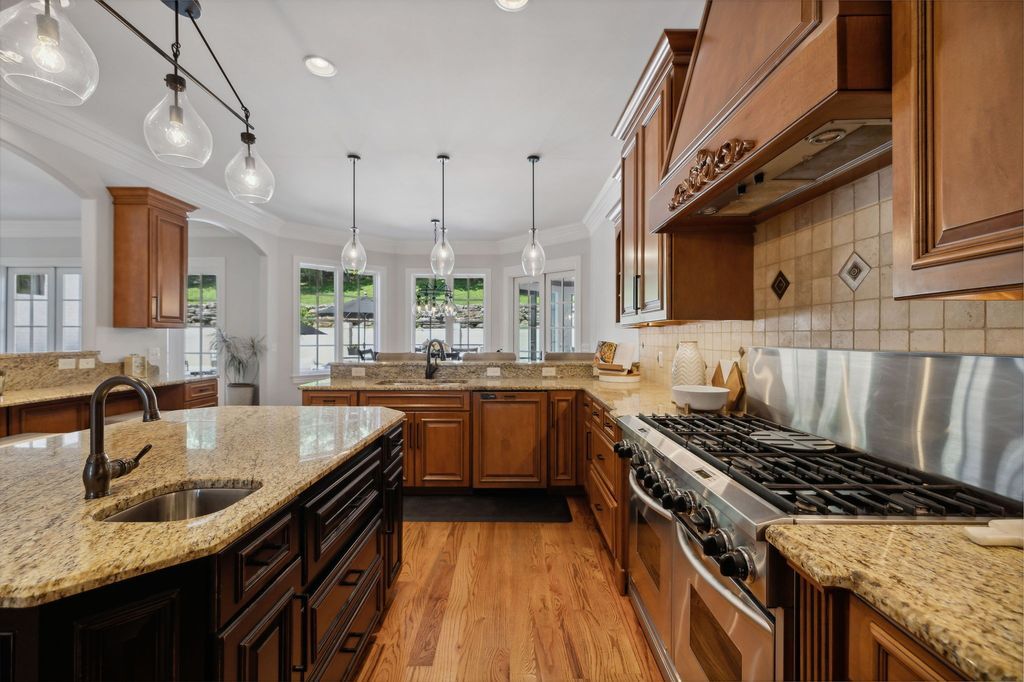 Luxurious Tennessee Home on Private Wooded Acre Lot Listed for 3.9 Million 19
