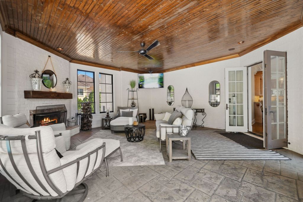 Luxurious Tennessee Home on Private Wooded Acre Lot Listed for 3.9 Million 22