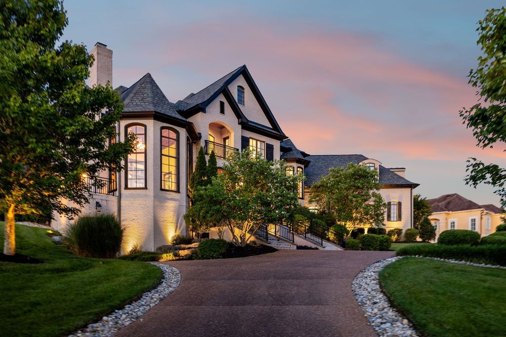 Luxurious Tennessee Home on Private Wooded Acre Lot Listed for 3.9 Million 29