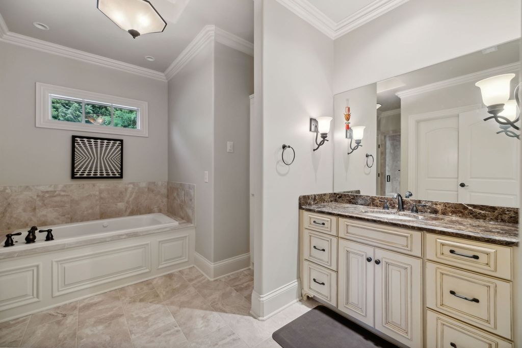 Luxurious Tennessee Home on Private Wooded Acre Lot Listed for 3.9 Million 43