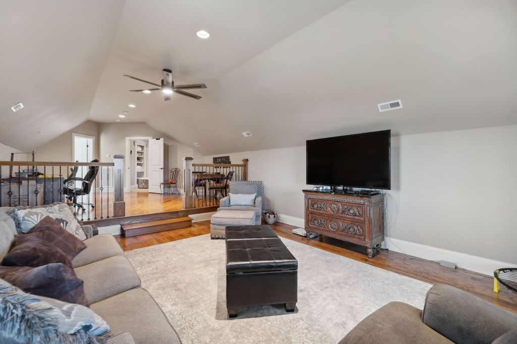 Luxurious Tennessee Home on Private Wooded Acre Lot Listed for 3.9 Million 45