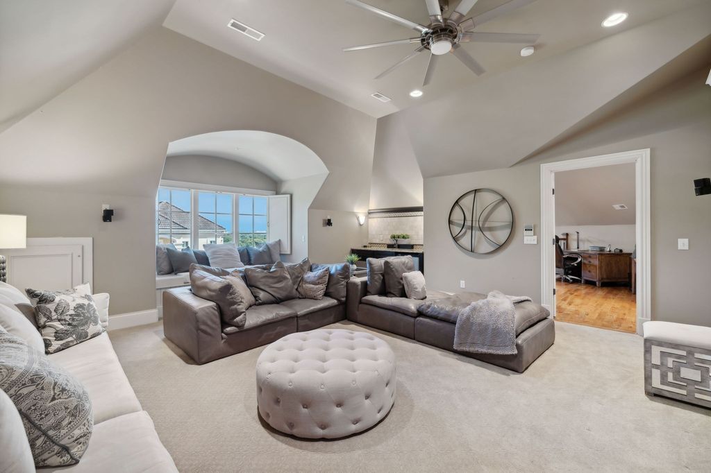 Luxurious Tennessee Home on Private Wooded Acre Lot Listed for 3.9 Million 47