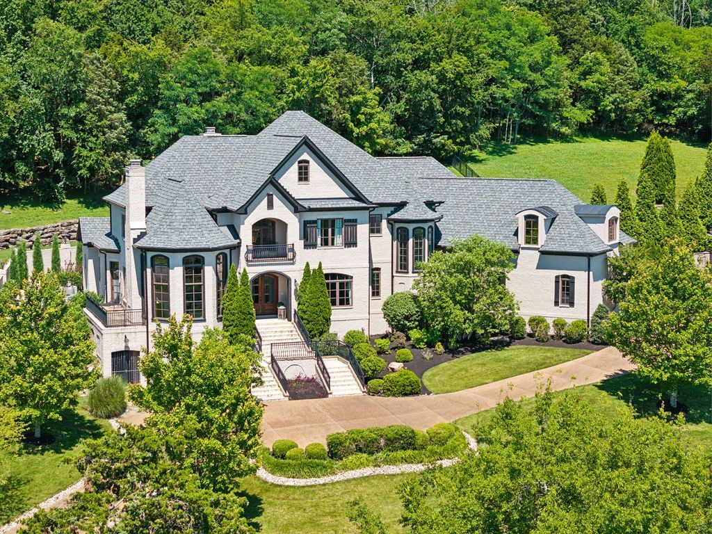 Luxurious Tennessee Home on Private Wooded Acre Lot Listed for 3.9 Million 7