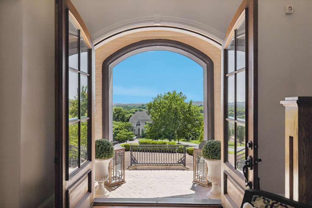 Luxurious Tennessee Home on Private Wooded Acre Lot Listed for 3.9 Million 9
