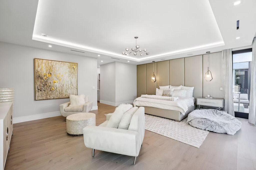This 5-bed, 7-bath masterpiece, built in 2021, spans over 6,159 sq ft on a 0.30-acre lot. Highlights include a 2-story great room with stunning glass walls and a gas fireplace, a formal dining room with a glass wine closet, a custom kitchen with double-thick quartzite countertops, Miele appliances, and Carrara porcelain tiles.