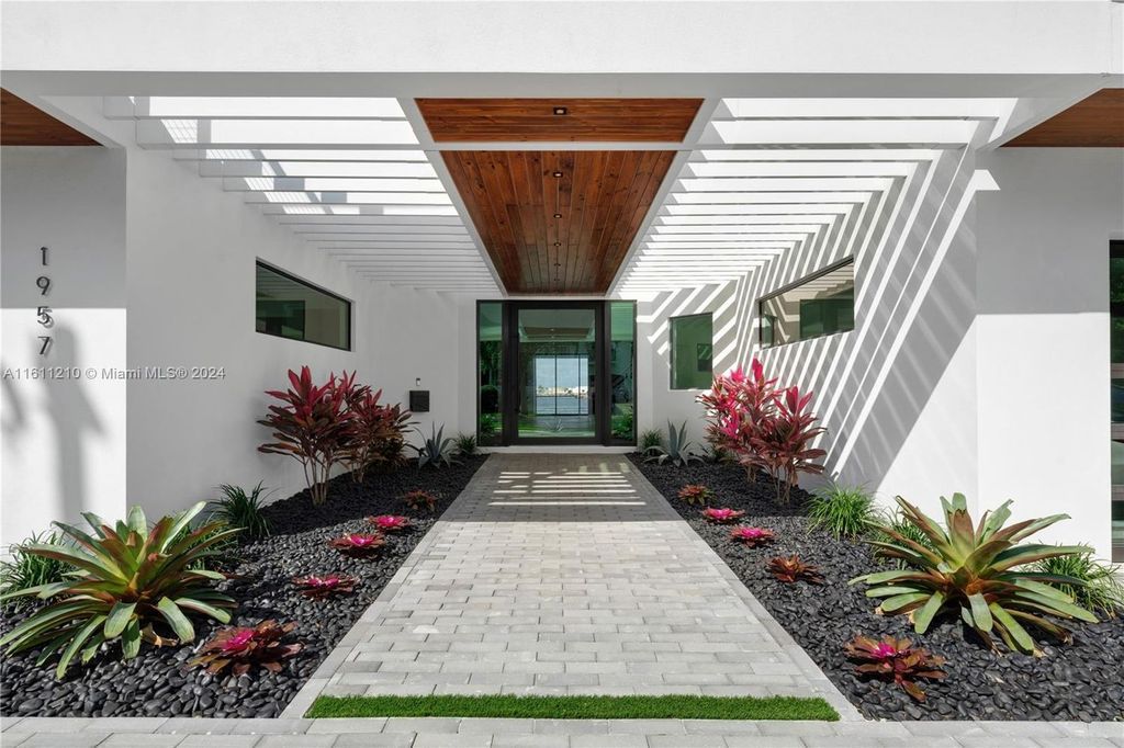 Discover your dream home at 1957 SE 21st Ave, Fort Lauderdale, Florida - a stunning new waterfront estate with ultra high-end finishes and designer furnishings.
