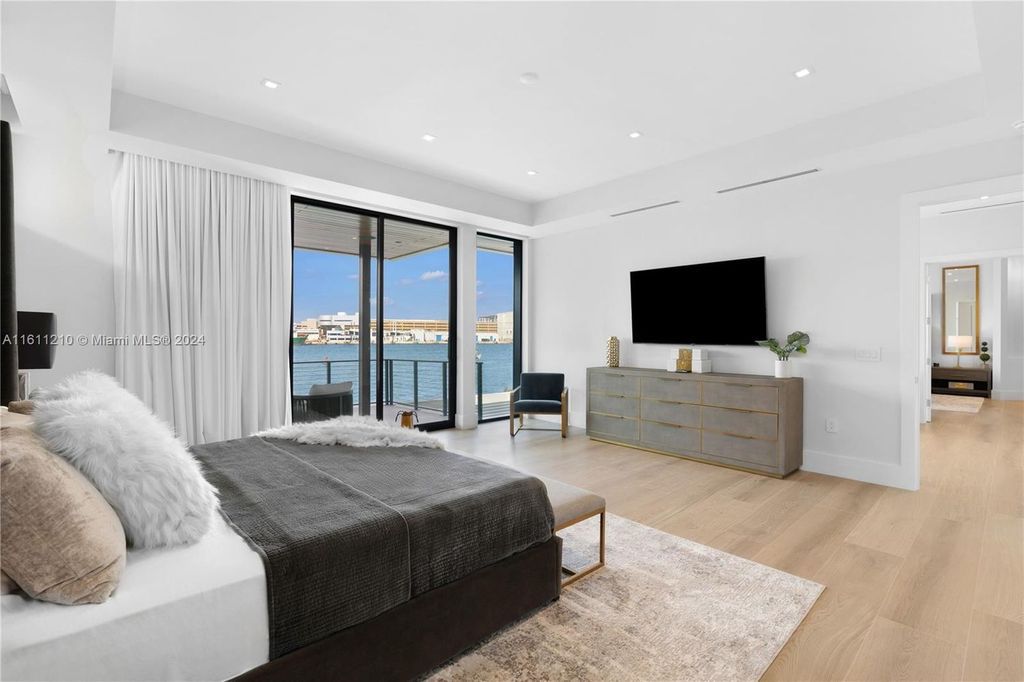 Discover your dream home at 1957 SE 21st Ave, Fort Lauderdale, Florida - a stunning new waterfront estate with ultra high-end finishes and designer furnishings.