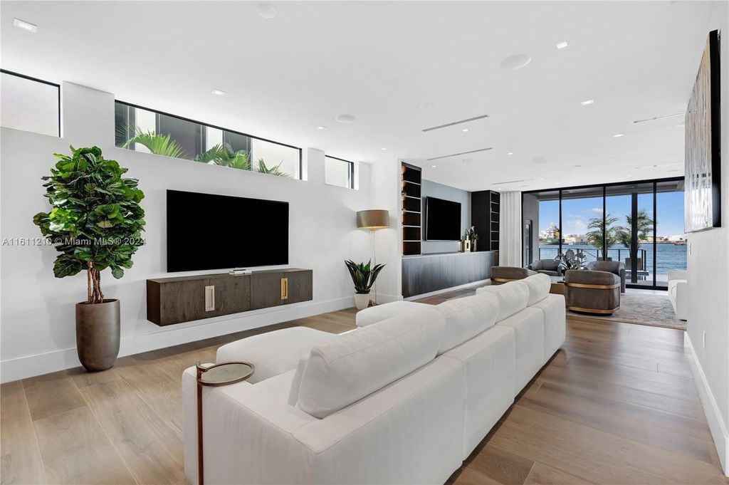 Discover your dream home at 1957 SE 21st Ave, Fort Lauderdale, Florida - a stunning new waterfront estate with ultra high-end finishes and designer furnishings.