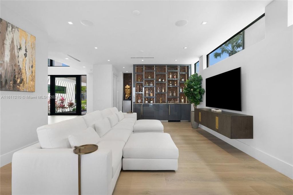 Discover your dream home at 1957 SE 21st Ave, Fort Lauderdale, Florida - a stunning new waterfront estate with ultra high-end finishes and designer furnishings.