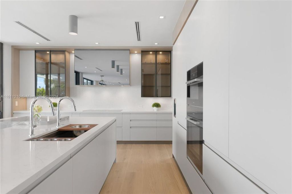 Discover your dream home at 1957 SE 21st Ave, Fort Lauderdale, Florida - a stunning new waterfront estate with ultra high-end finishes and designer furnishings.