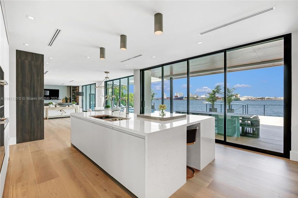 Discover your dream home at 1957 SE 21st Ave, Fort Lauderdale, Florida - a stunning new waterfront estate with ultra high-end finishes and designer furnishings.