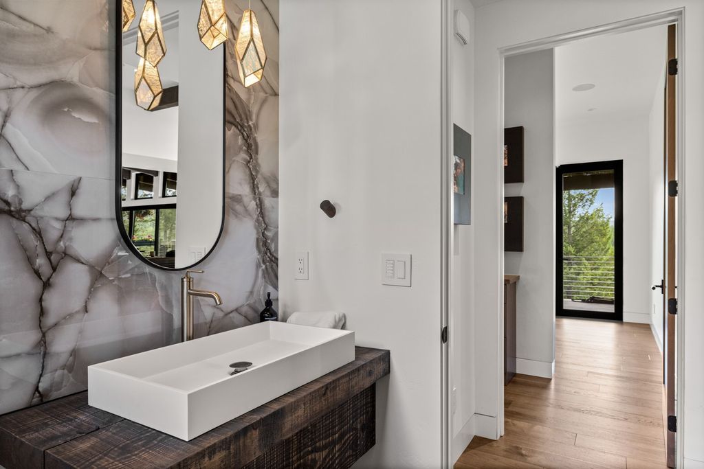 Mountain Modern Retreat with Stunning Valley Views and Ultimate Privacy in Montana Hits the Market for 3699000 13