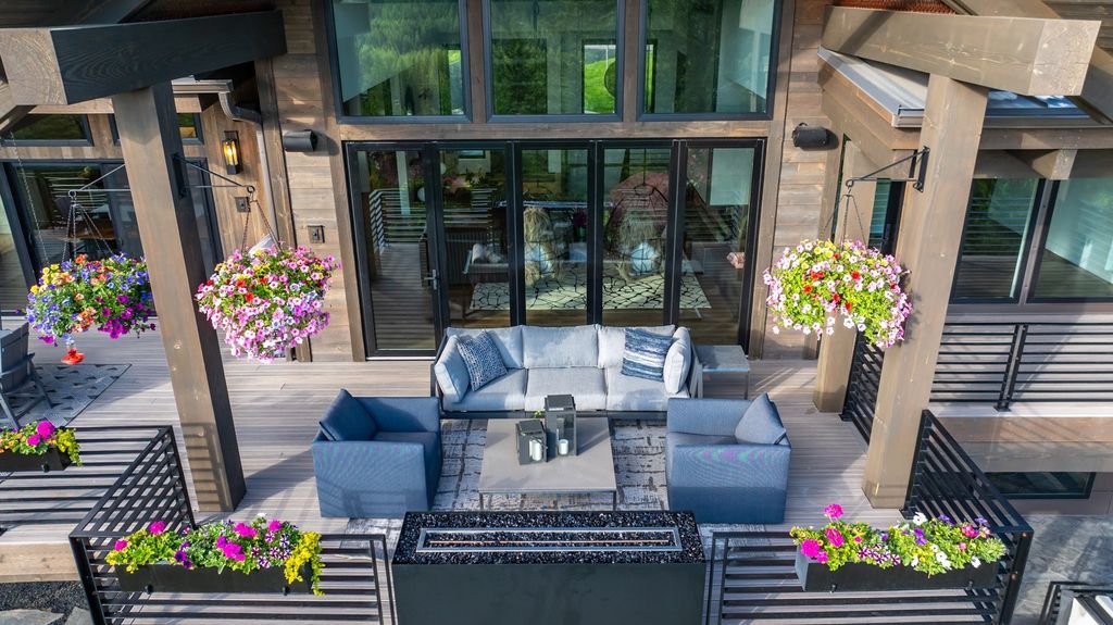 Mountain Modern Retreat with Stunning Valley Views and Ultimate Privacy in Montana Hits the Market for 3699000 15