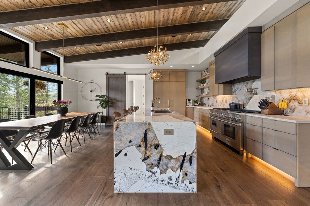 Mountain Modern Retreat with Stunning Valley Views and Ultimate Privacy in Montana Hits the Market for 3699000 24