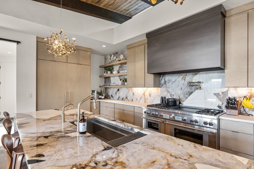 Mountain Modern Retreat with Stunning Valley Views and Ultimate Privacy in Montana Hits the Market for 3699000 33