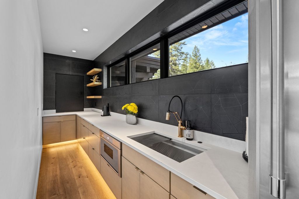 Mountain Modern Retreat with Stunning Valley Views and Ultimate Privacy in Montana Hits the Market for 3699000 34
