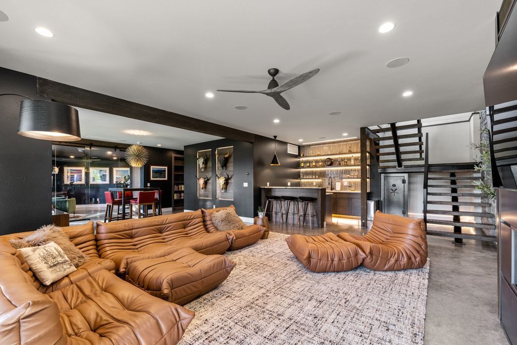 Mountain Modern Retreat with Stunning Valley Views and Ultimate Privacy in Montana Hits the Market for 3699000 44