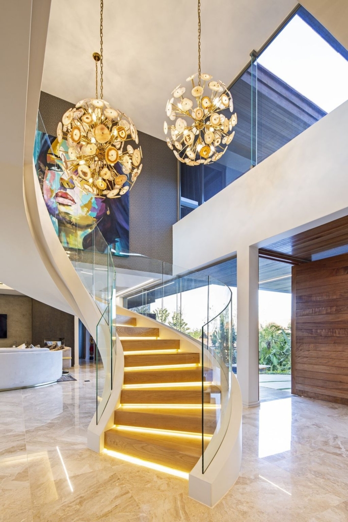 Palm House with Dynamic Design by Metropole Architects 11