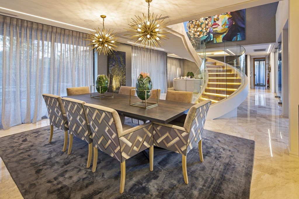 Palm House with Dynamic Design by Metropole Architects 14