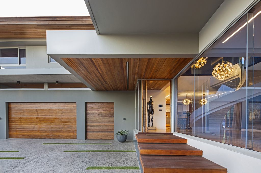 Palm House with Dynamic Design by Metropole Architects 2