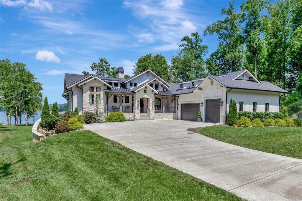 Paradise Found Stunning Tennessee Home with Spectacular Views on Nearly 1 Acre for 2.7 Million 1
