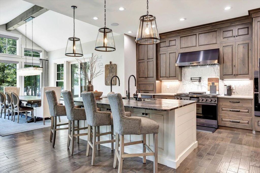 Paradise Found Stunning Tennessee Home with Spectacular Views on Nearly 1 Acre for 2.7 Million 11