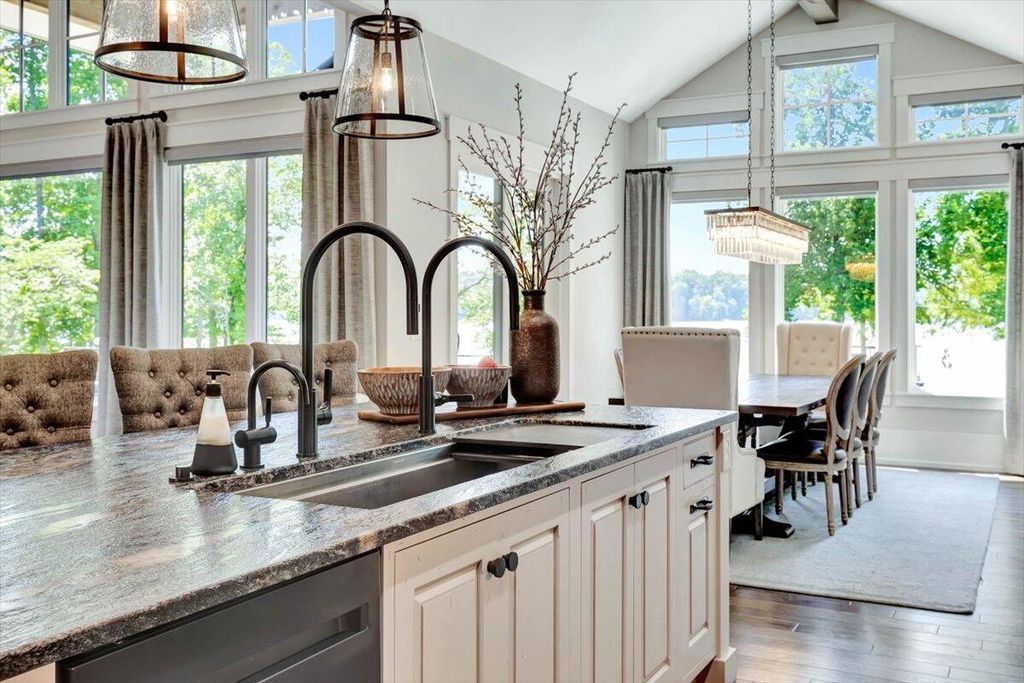 Paradise Found Stunning Tennessee Home with Spectacular Views on Nearly 1 Acre for 2.7 Million 14