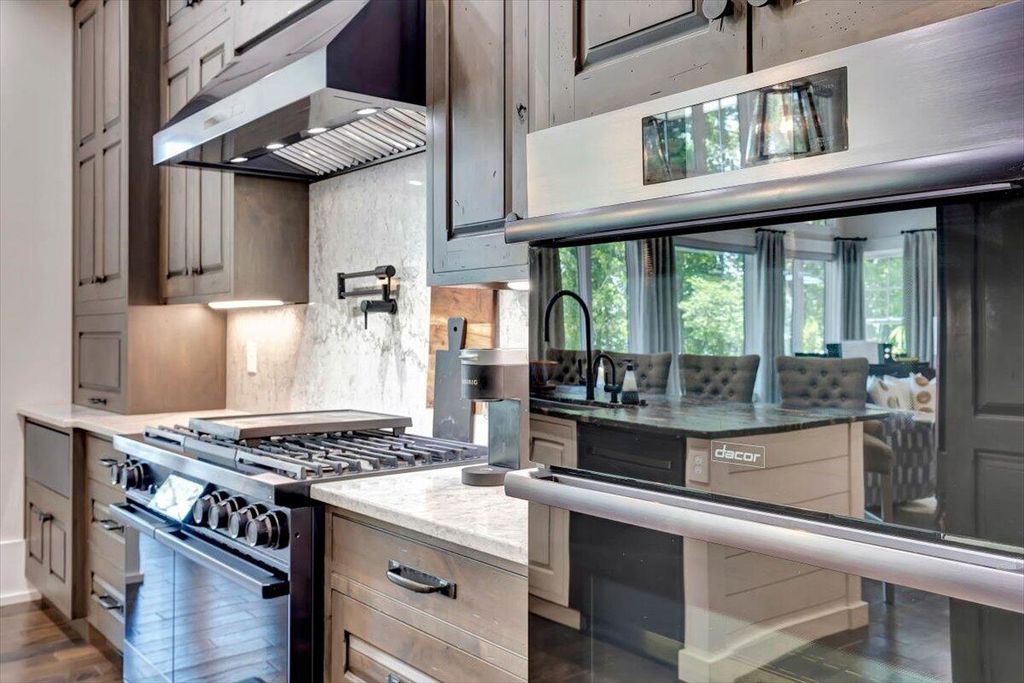 Paradise Found Stunning Tennessee Home with Spectacular Views on Nearly 1 Acre for 2.7 Million 15