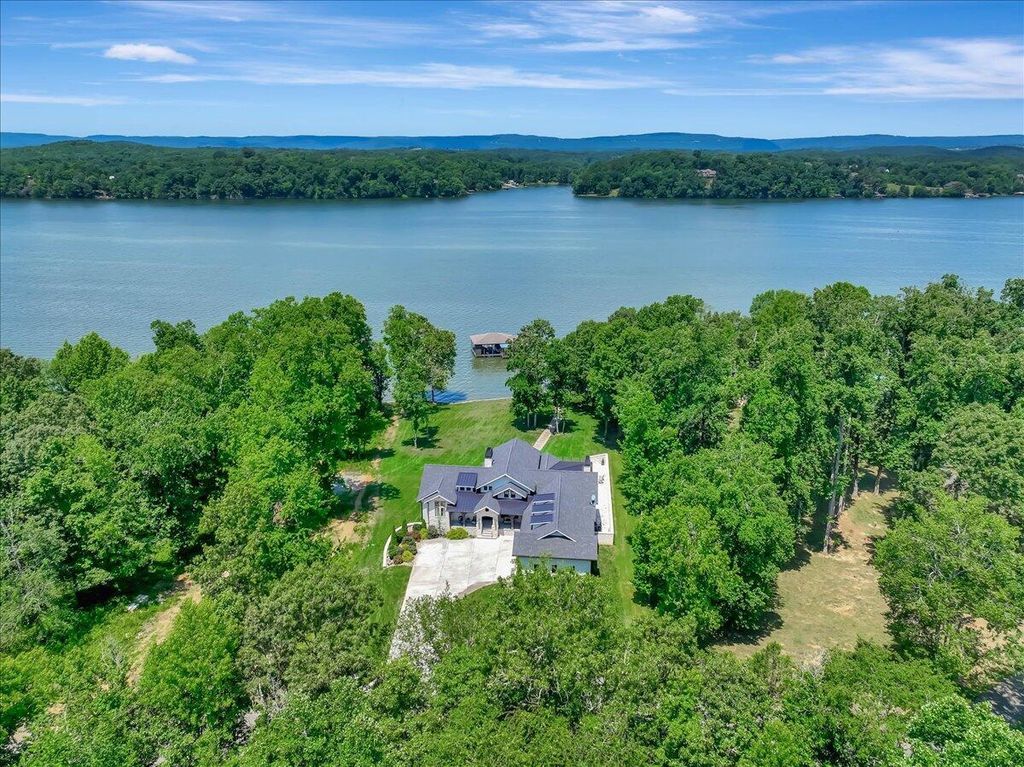 Paradise Found Stunning Tennessee Home with Spectacular Views on Nearly 1 Acre for 2.7 Million 2