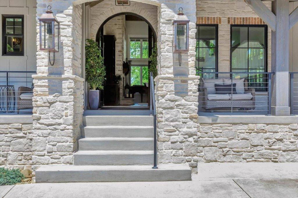 Paradise Found Stunning Tennessee Home with Spectacular Views on Nearly 1 Acre for 2.7 Million 4