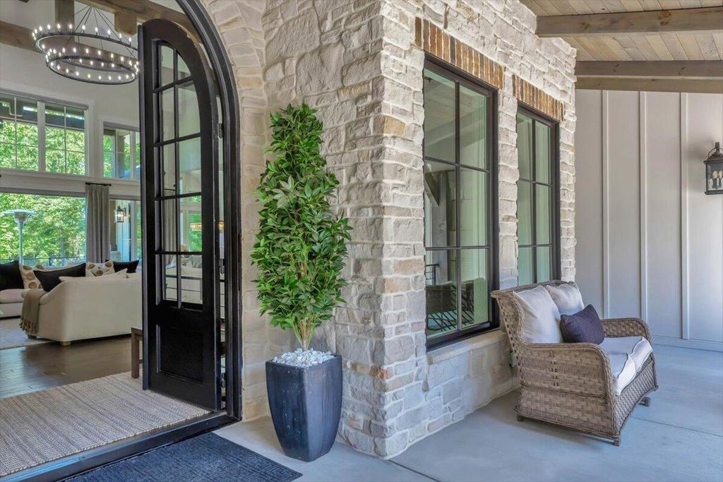 Paradise Found Stunning Tennessee Home with Spectacular Views on Nearly 1 Acre for 2.7 Million 5
