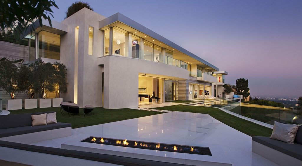 Sarbonne I House, an Urban Oasis in CA by McClean Design