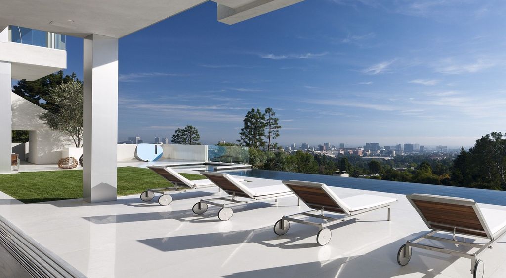Sarbonne I House, an Urban Oasis in CA by McClean Design