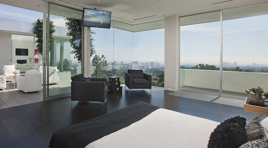 Sarbonne I House, an Urban Oasis in CA by McClean Design