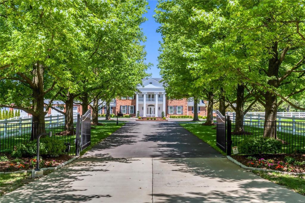 Spectacular Equestrian Property on 10.76 Scenic Acres in Missouri Listed for 5789000 10