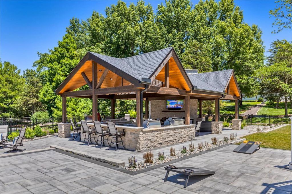 Spectacular Equestrian Property on 10.76 Scenic Acres in Missouri Listed for 5789000 27