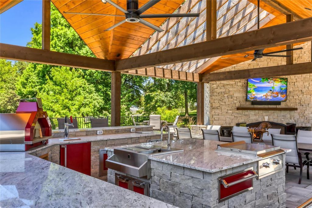 Spectacular Equestrian Property on 10.76 Scenic Acres in Missouri Listed for 5789000 30