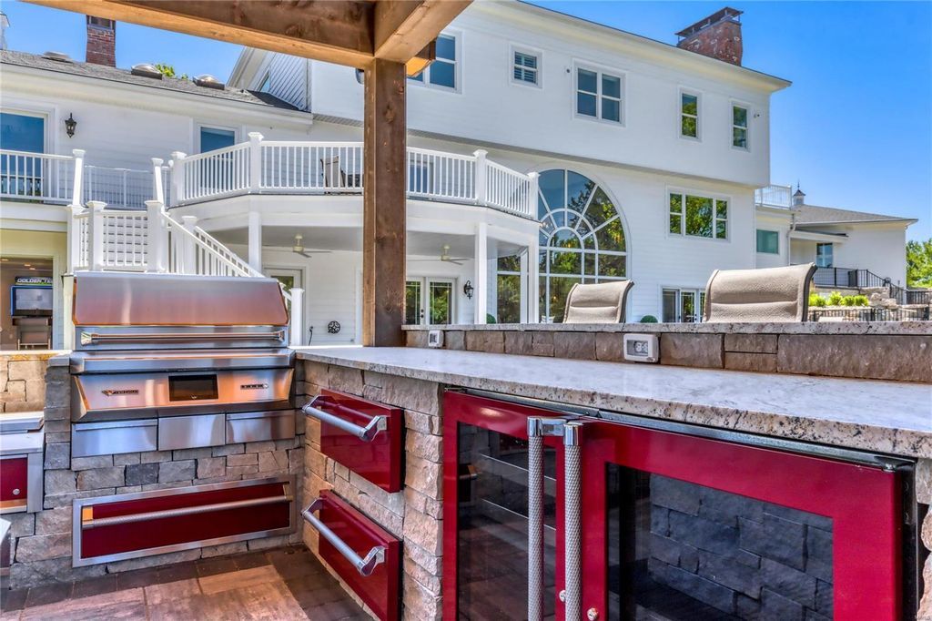 Spectacular Equestrian Property on 10.76 Scenic Acres in Missouri Listed for 5789000 32