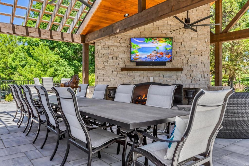 Spectacular Equestrian Property on 10.76 Scenic Acres in Missouri Listed for 5789000 35