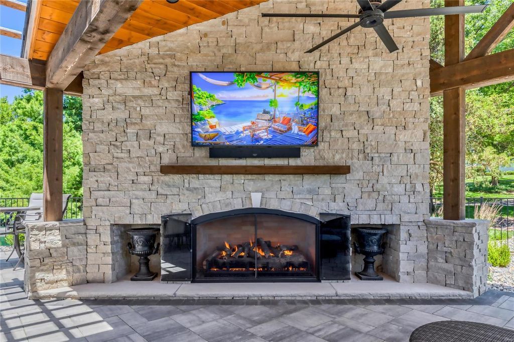 Spectacular Equestrian Property on 10.76 Scenic Acres in Missouri Listed for 5789000 37