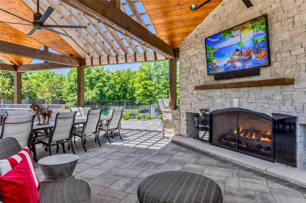Spectacular Equestrian Property on 10.76 Scenic Acres in Missouri Listed for 5789000 38