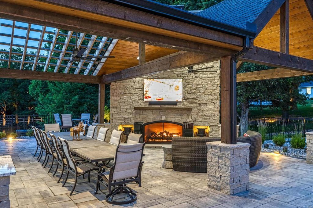 Spectacular Equestrian Property on 10.76 Scenic Acres in Missouri Listed for 5789000 39
