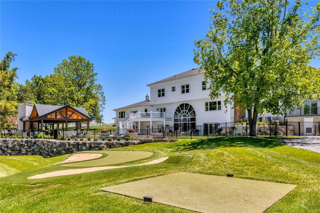 Spectacular Equestrian Property on 10.76 Scenic Acres in Missouri Listed for 5789000 44