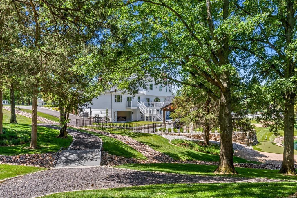 Spectacular Equestrian Property on 10.76 Scenic Acres in Missouri Listed for 5789000 48