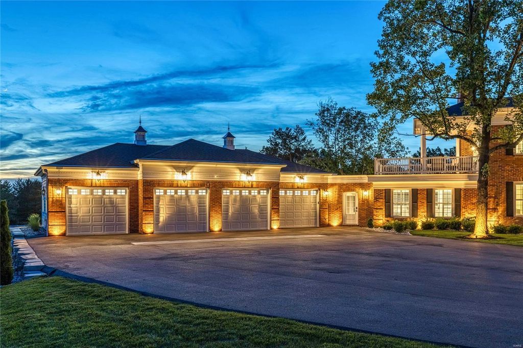 Spectacular Equestrian Property on 10.76 Scenic Acres in Missouri Listed for 5789000 5